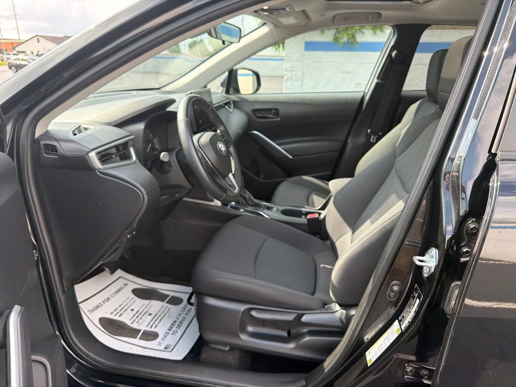 Used 2023 Toyota Corolla Cross LE w/ Moonroof Package AWD/4WD image 17