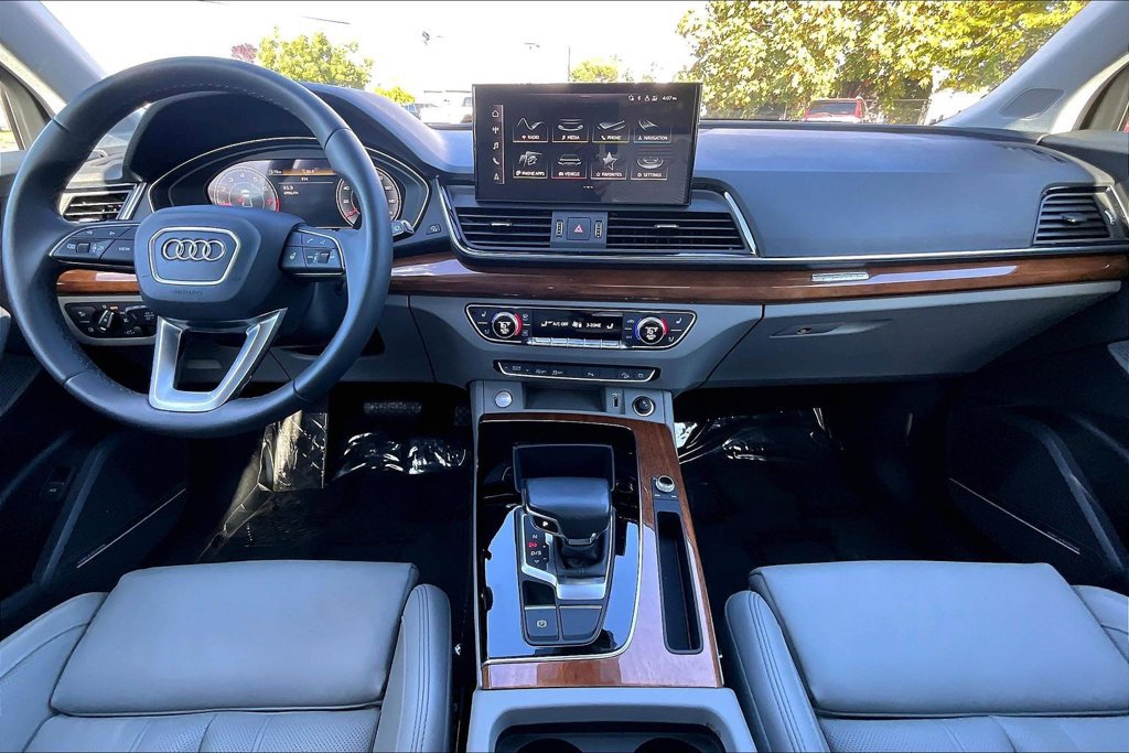 Used 2023 Audi Q5 2.0T Premium Plus w/ Premium Plus Package AWD/4WD image 16
