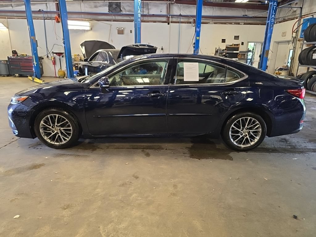 Used 2018 Lexus ES 350 w/ Luxury Package w/Wood Trim FWD image 2