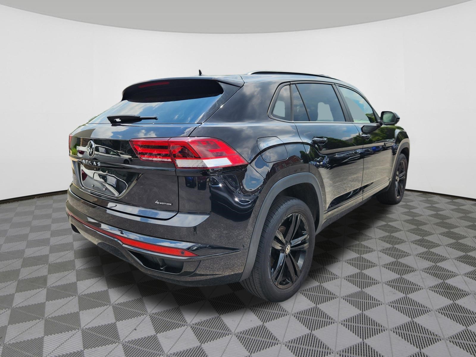 Certified 2023 Volkswagen Atlas Cross Sport SEL R-Line AWD/4WD image 4