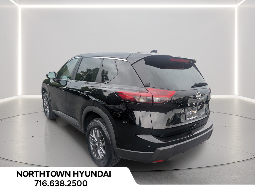 Used 2026 Nissan Rogue SV AWD/4WD image 3
