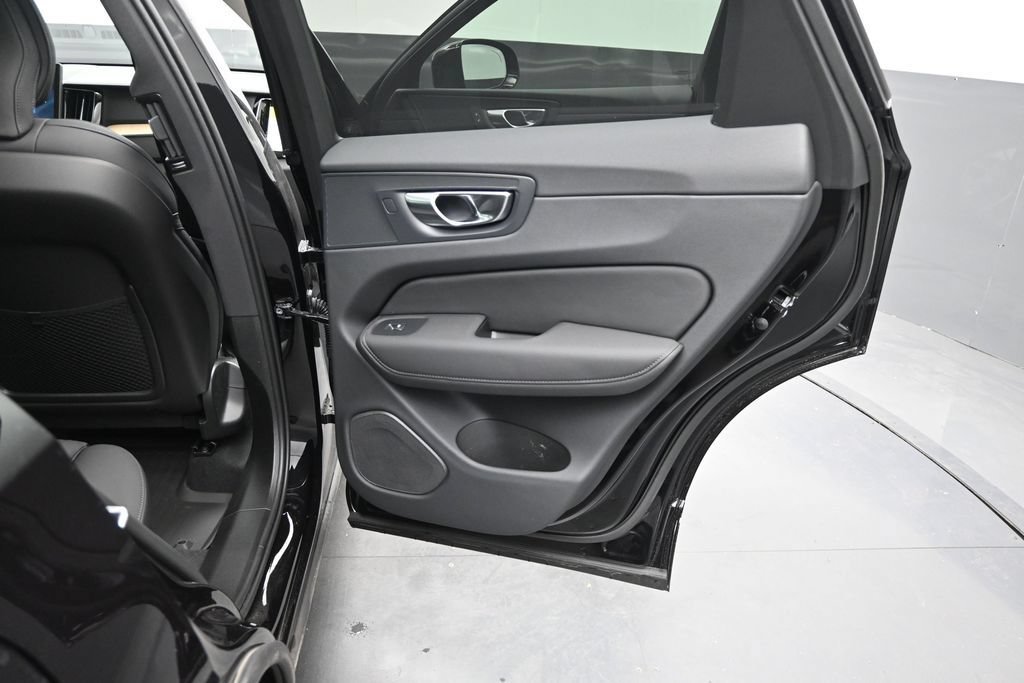 New 2026 Volvo XC60 T8 Plus w/ Climate Package PRO AWD/4WD image 14