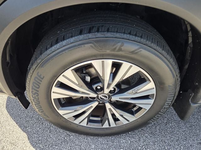 Used 2023 Nissan Rogue SV FWD image 9