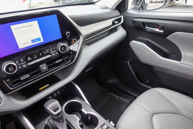 Certified 2023 Toyota Highlander XLE image 28