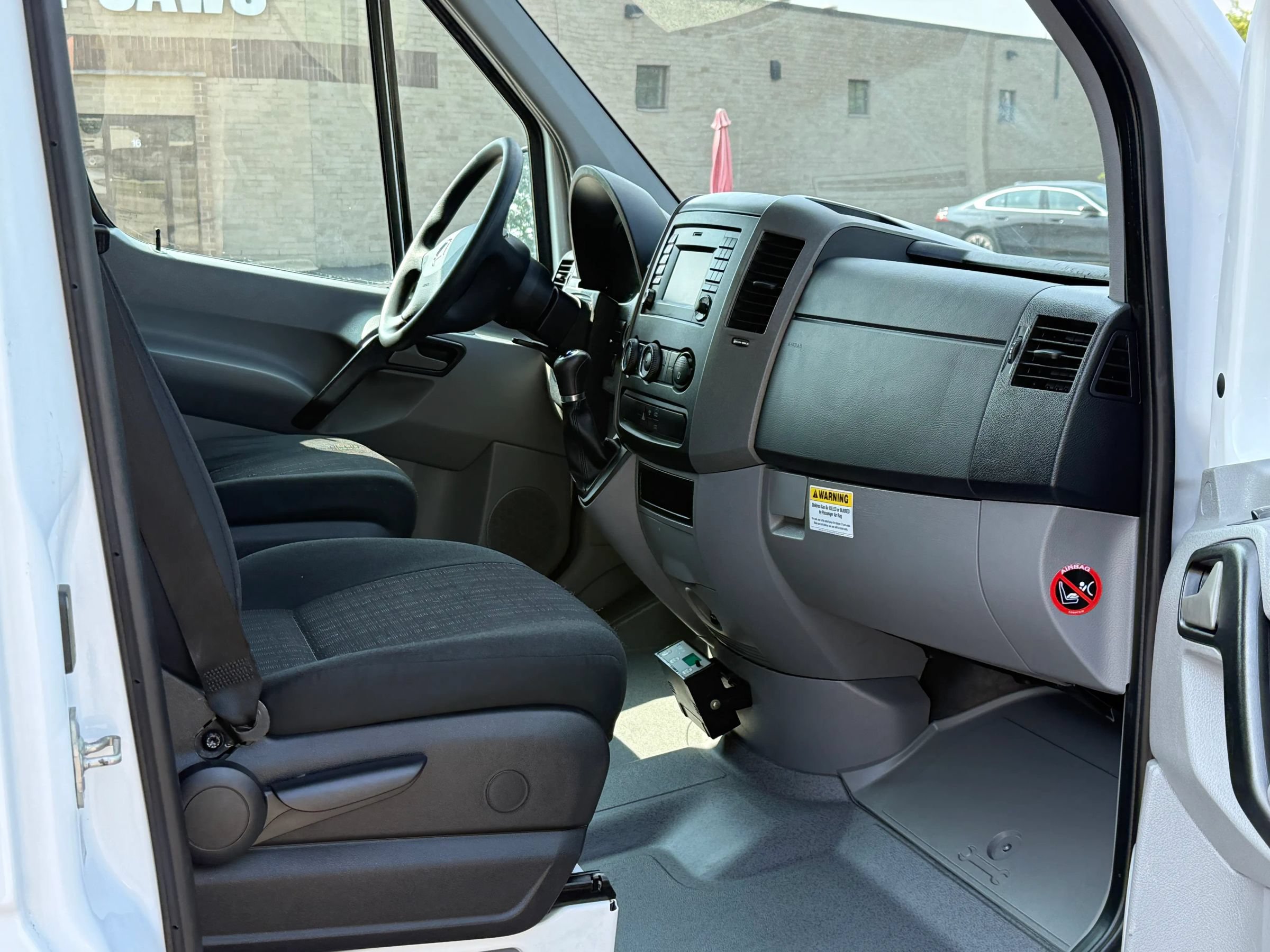 Used 2015 Freightliner Sprinter 2500 w/ Additional Battery Package RWD image 12