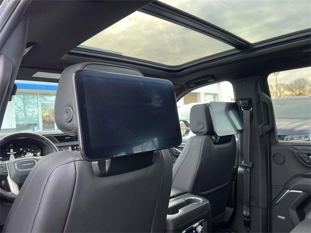 Used 2023 GMC Yukon XL Denali w/ Denali Reserve Package image 18