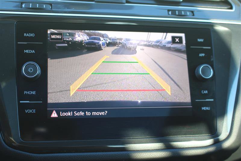 Used 2018 Volkswagen Tiguan SEL image 17