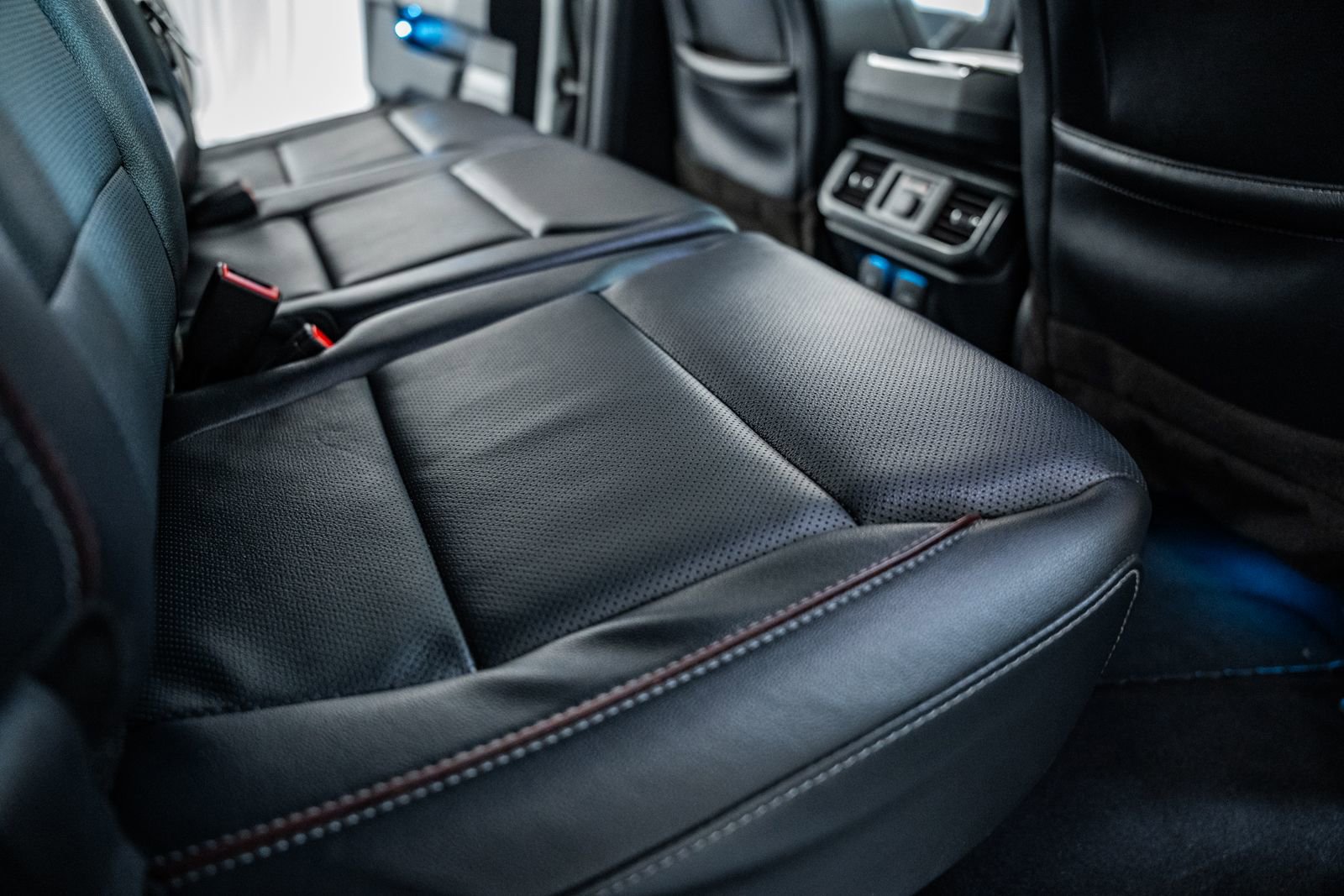 Used 2023 Ford F150 Lariat w/ Equipment Group 502A High image 39