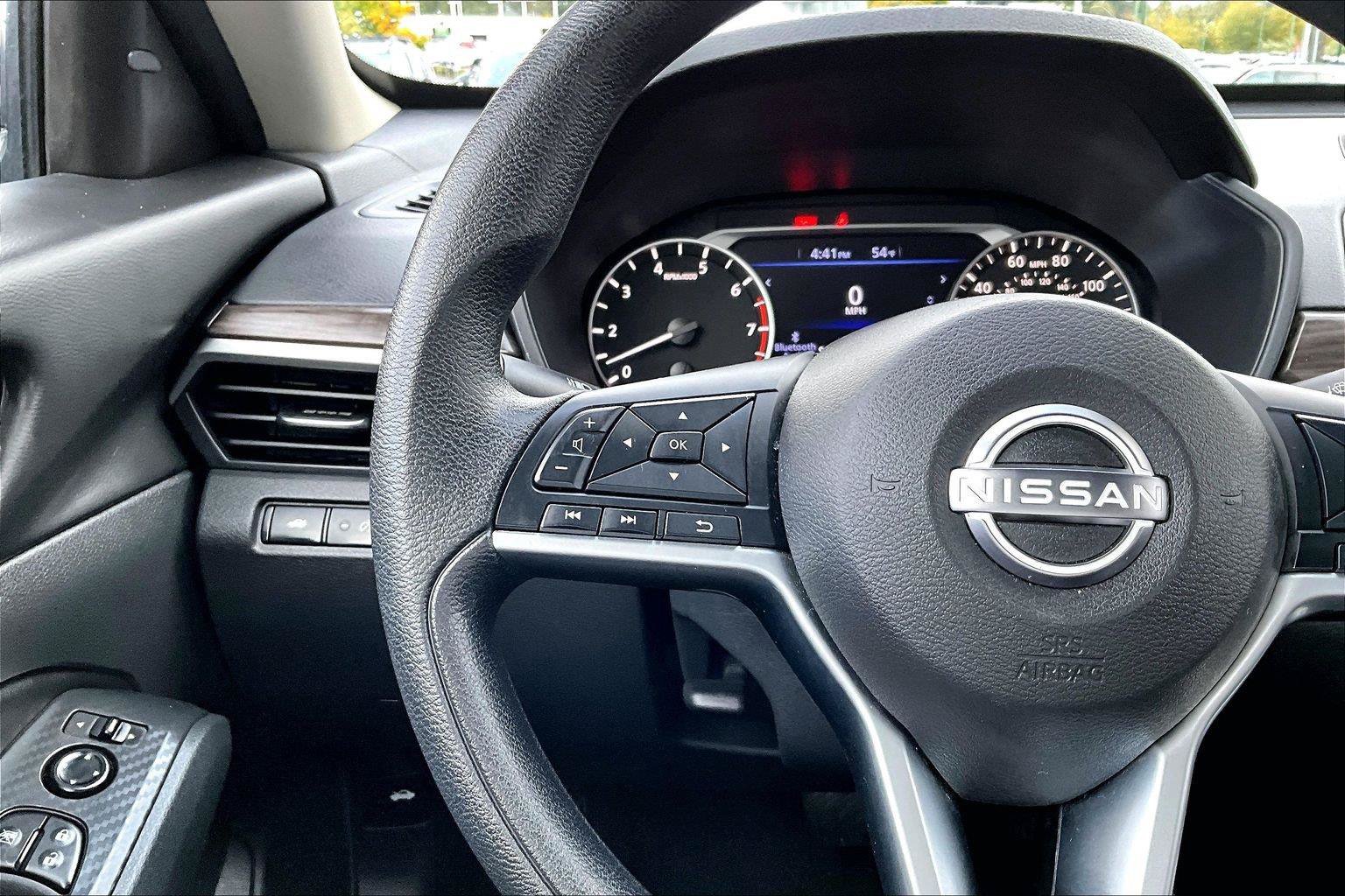 Used 2025 Nissan Altima 2.5 SV FWD image 12