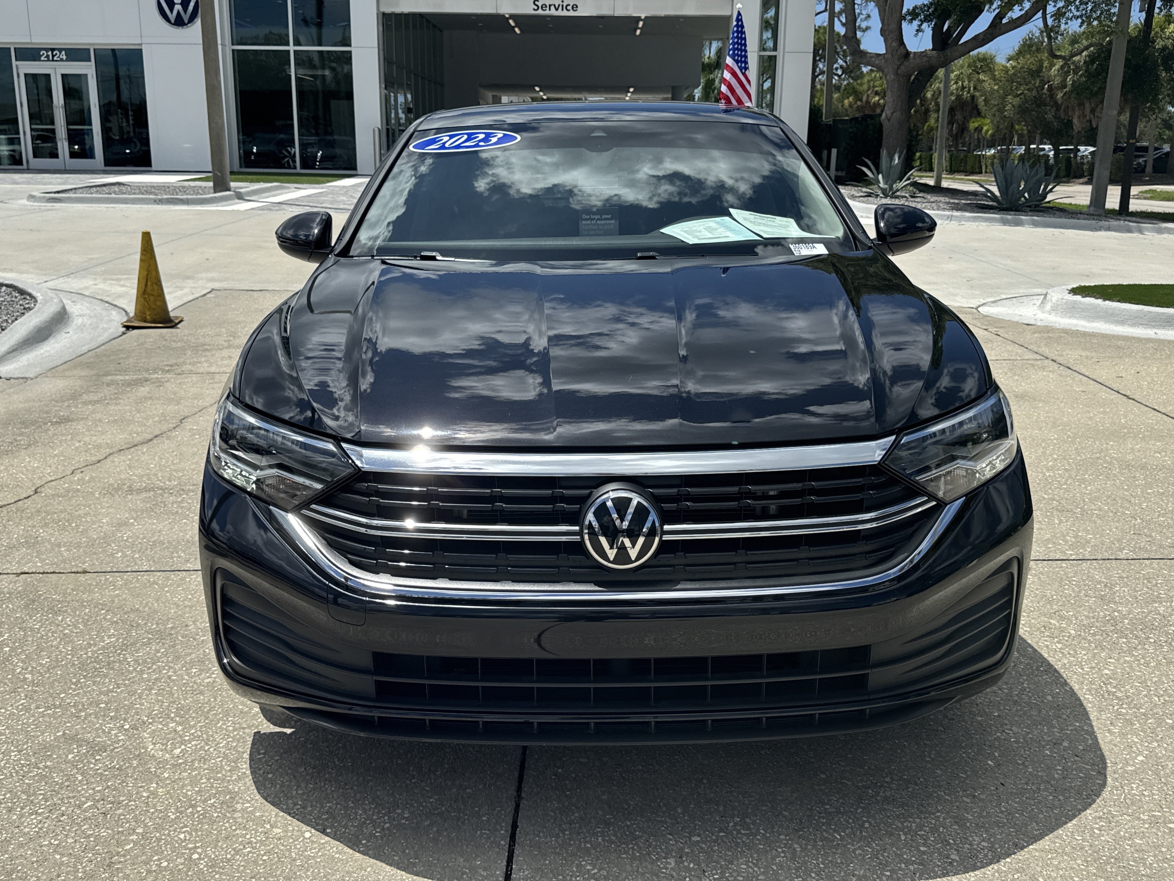 Certified 2023 Volkswagen Jetta SE w/ Panoramic Sunroof Package FWD video 2