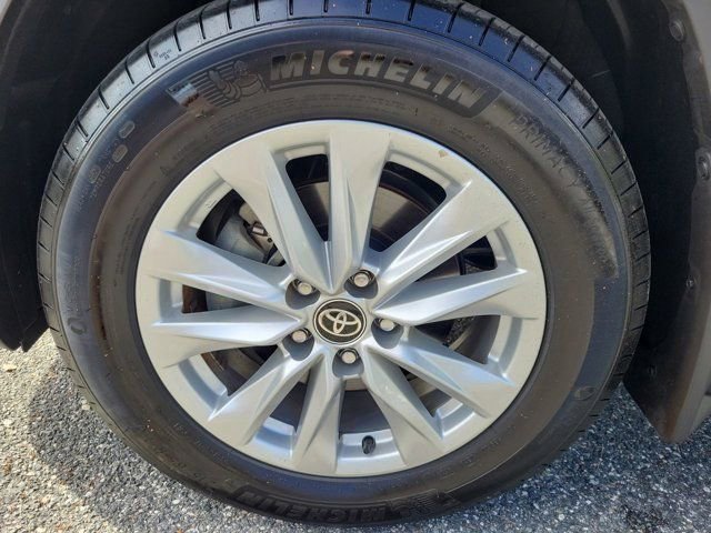 Used 2025 Toyota Corolla Cross LE image 17