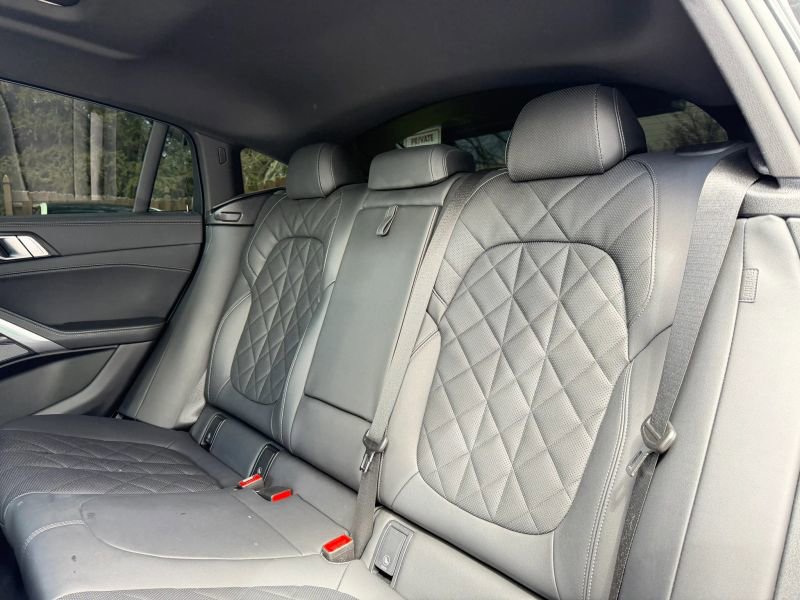 Used 2024 BMW X6 xDrive40i w/ Premium Package image 16