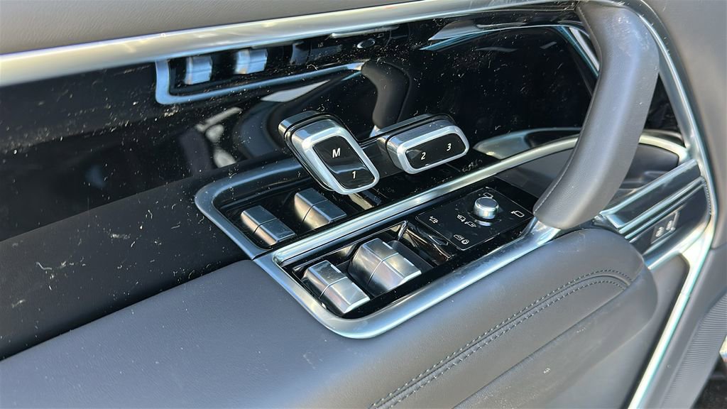 New 2026 Land Rover Range Rover Long Wheelbase SE image 9