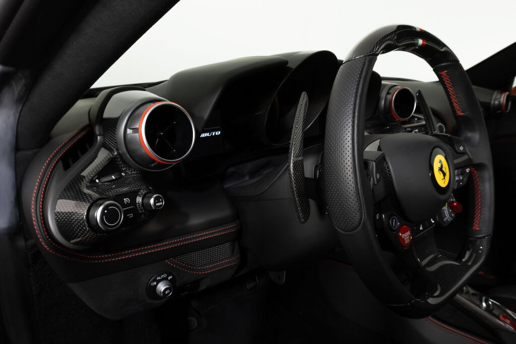 Used 2022 Ferrari F8 Tributo RWD image 32