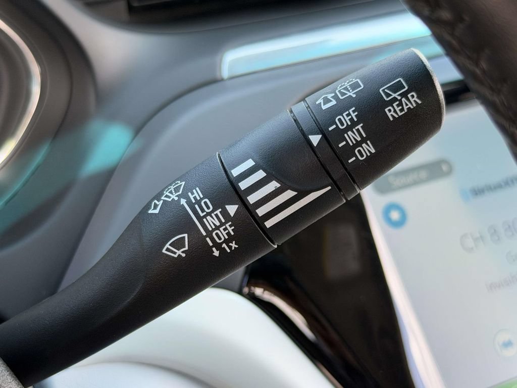 Used 2020 Chevrolet Bolt LT FWD image 25