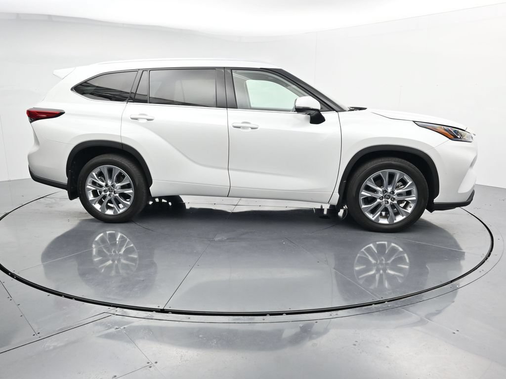 Used 2022 Toyota Highlander Limited AWD/4WD image 9