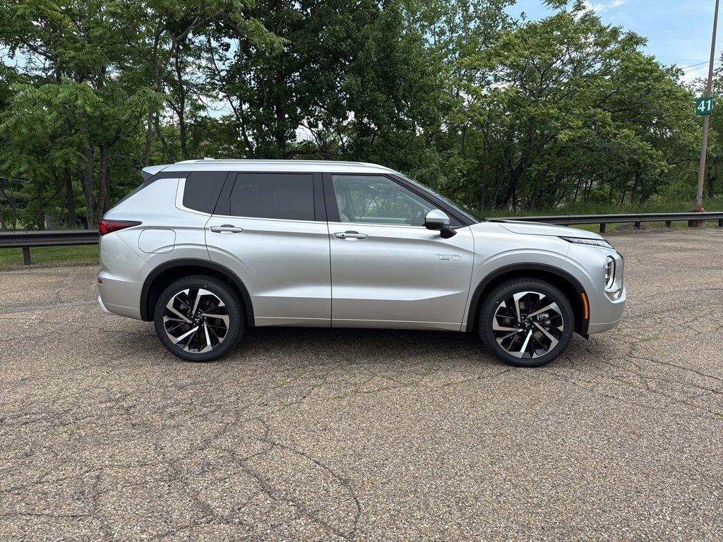 New 2025 Mitsubishi Outlander SEL image 4