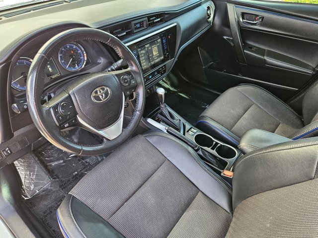 Used 2018 Toyota Corolla SE w/ SE Premium Package FWD image 12