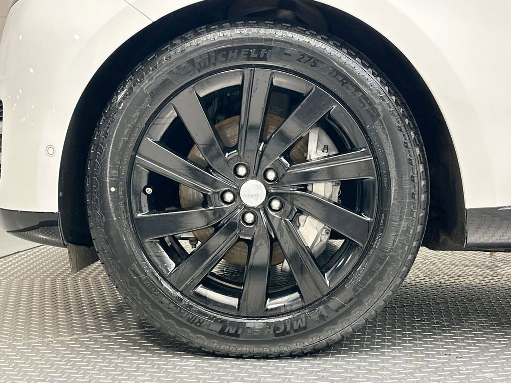 Used 2023 Land Rover Range Rover SE image 2