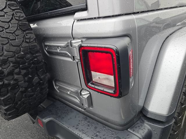 Used 2018 Jeep Wrangler Unlimited Rubicon w/ Cold Weather Group AWD/4WD image 18