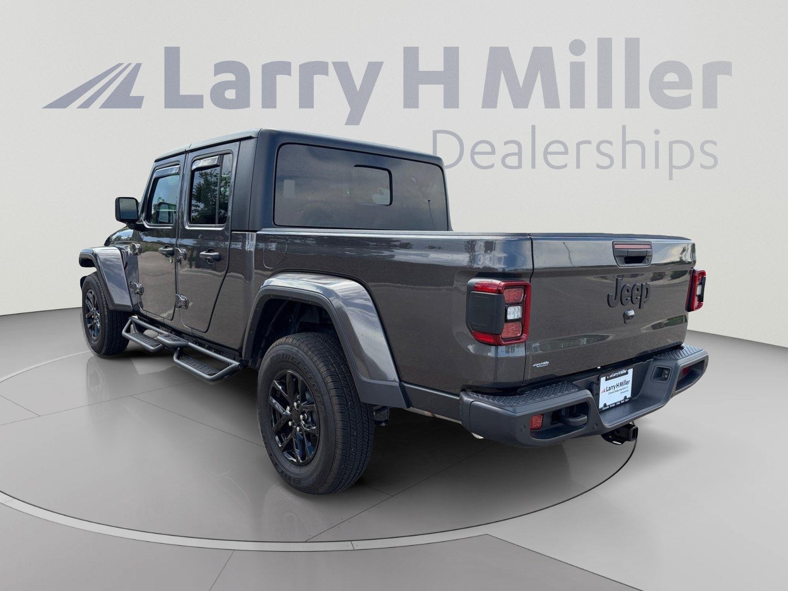 Used 2023 Jeep Gladiator Sport AWD/4WD image 4