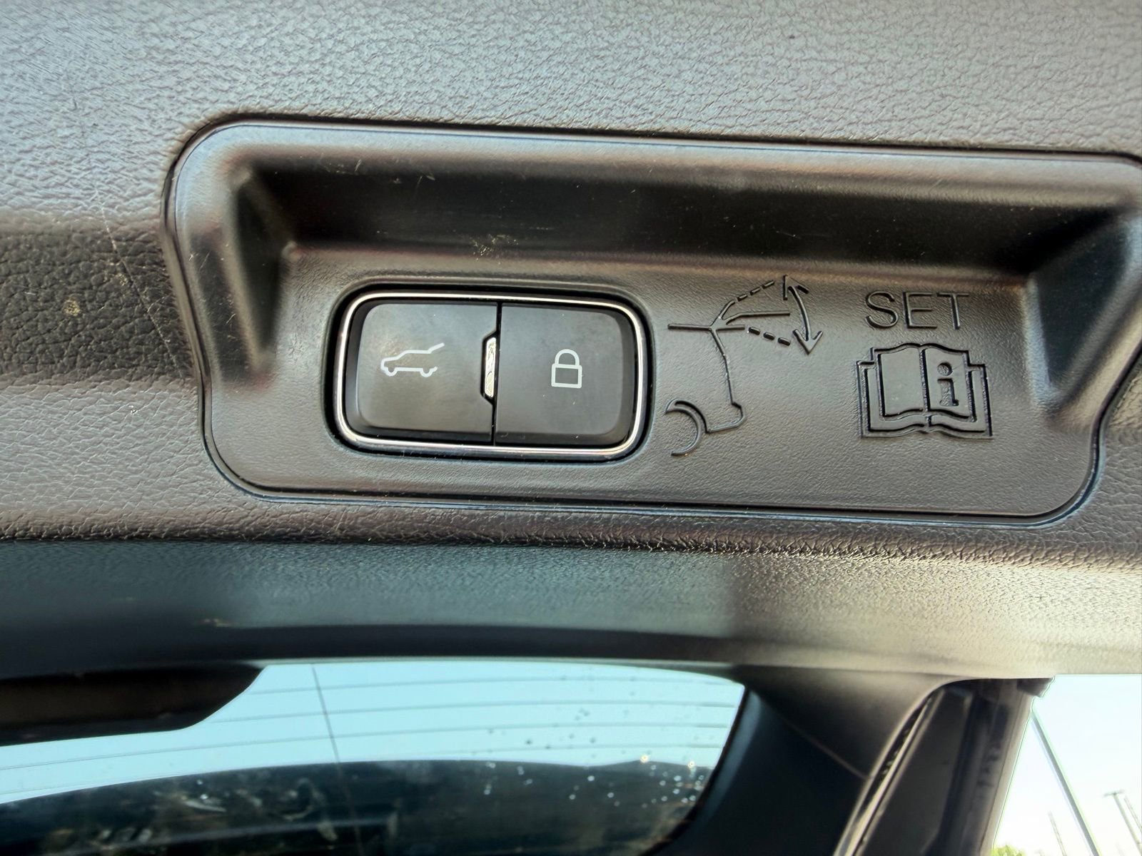 Used 2022 Ford Explorer XLT w/ Equipment Group 202A image 12