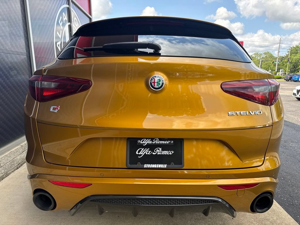 Used 2023 Alfa Romeo Stelvio Veloce AWD/4WD image 10