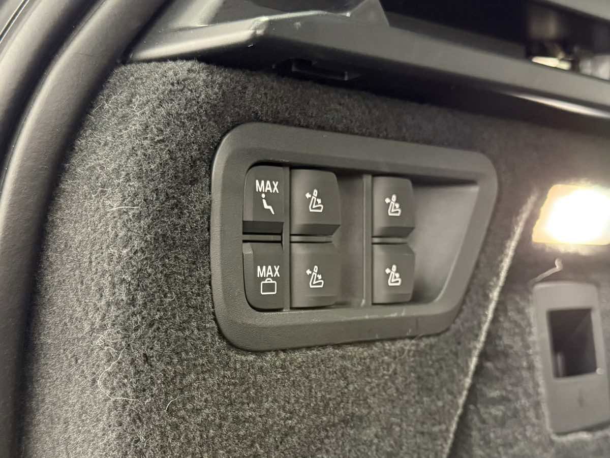 Used 2023 BMW X7 M60i image 49