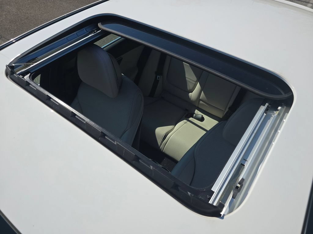 Used 2022 Mercedes-Benz C 300 4MATIC Sedan image 3