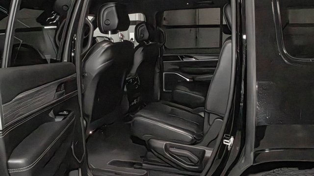 Used 2024 Jeep Wagoneer Series II image 11