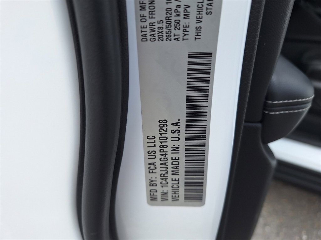 Used 2023 Jeep Grand Cherokee L Laredo image 34