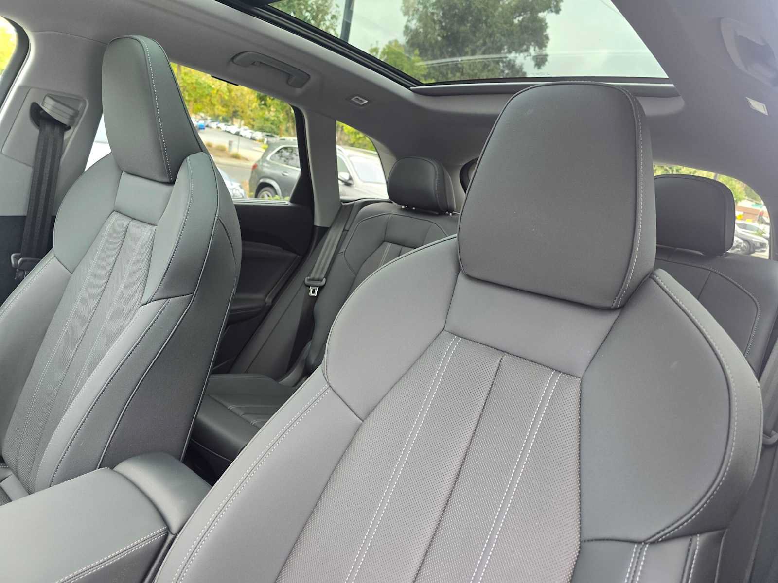 Used 2025 Audi Q5 Premium Plus w/ Premium Plus AWD/4WD image 24