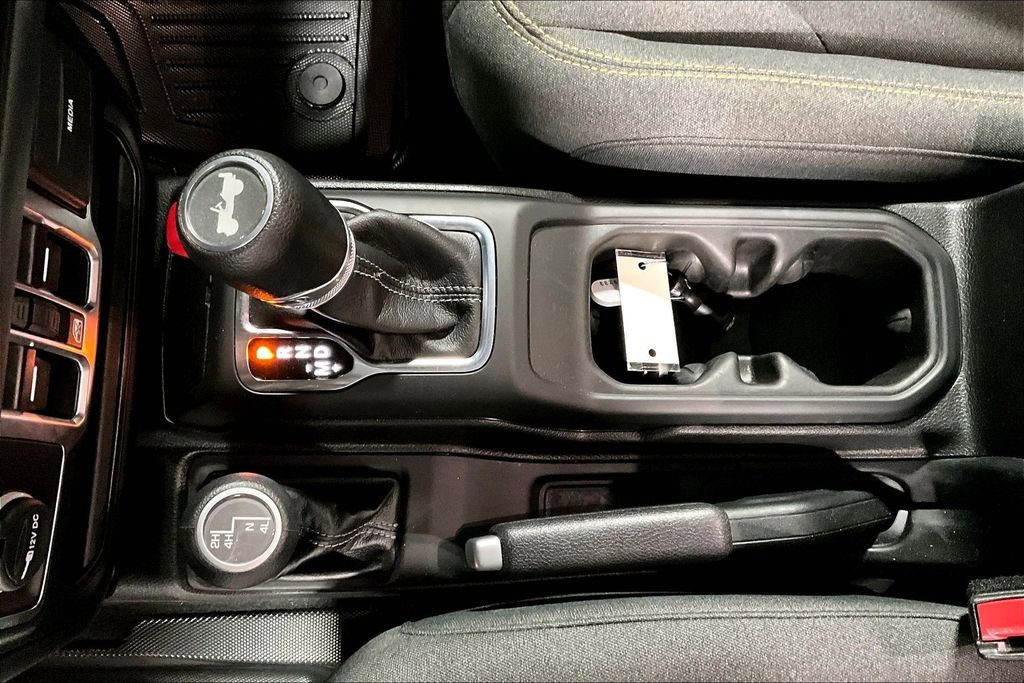 Used 2025 Jeep Wrangler Unlimited Sahara AWD/4WD image 17
