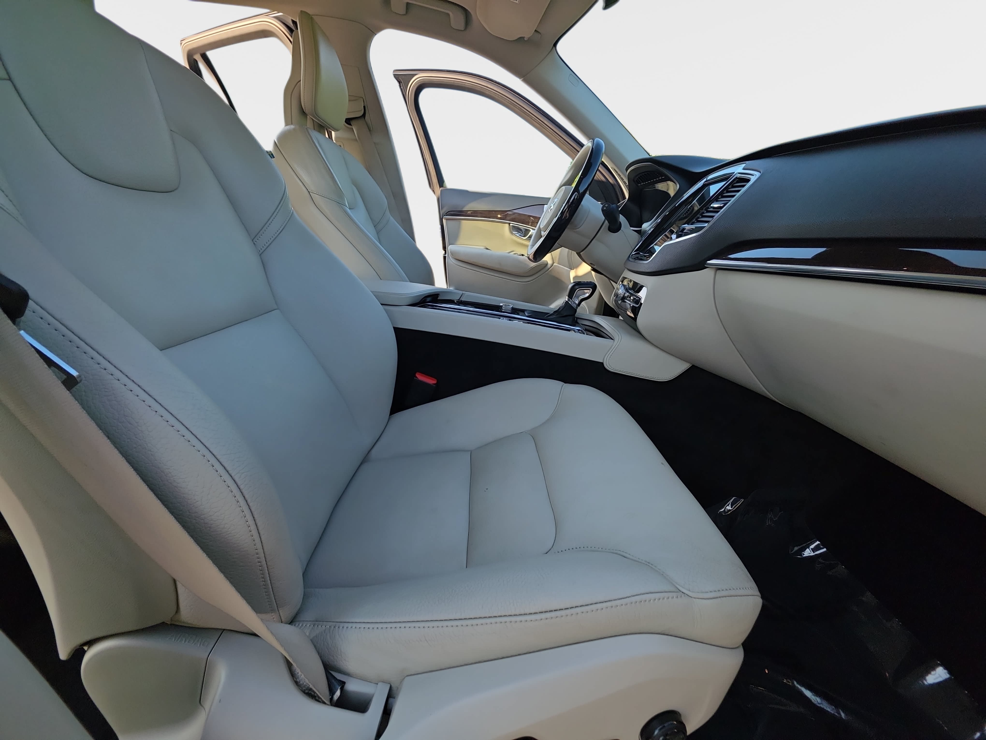Used 2017 Volvo XC90 T6 Momentum w/ Vision Package AWD/4WD image 10