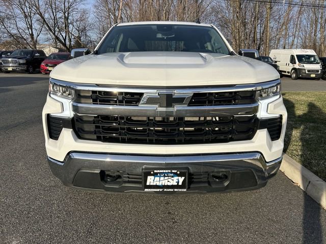 Used 2022 Chevrolet Silverado 1500 LT AWD/4WD image 3