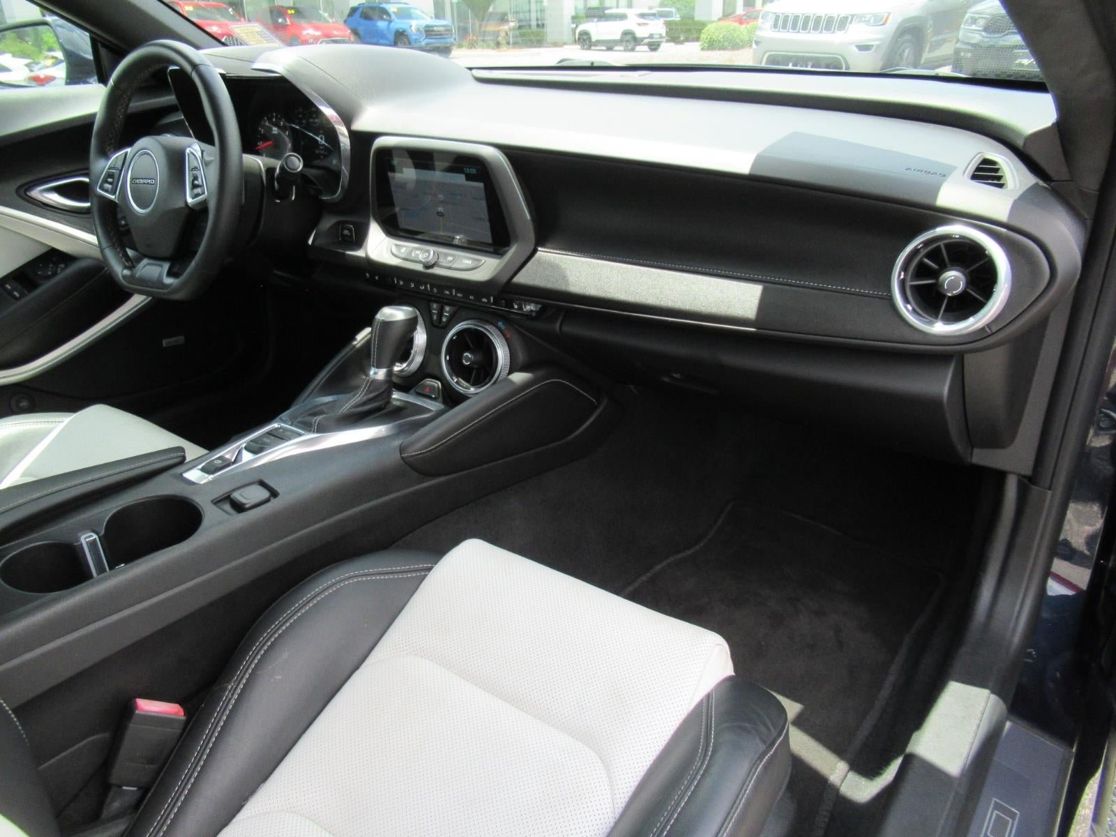 Used 2016 Chevrolet Camaro LT RWD image 11