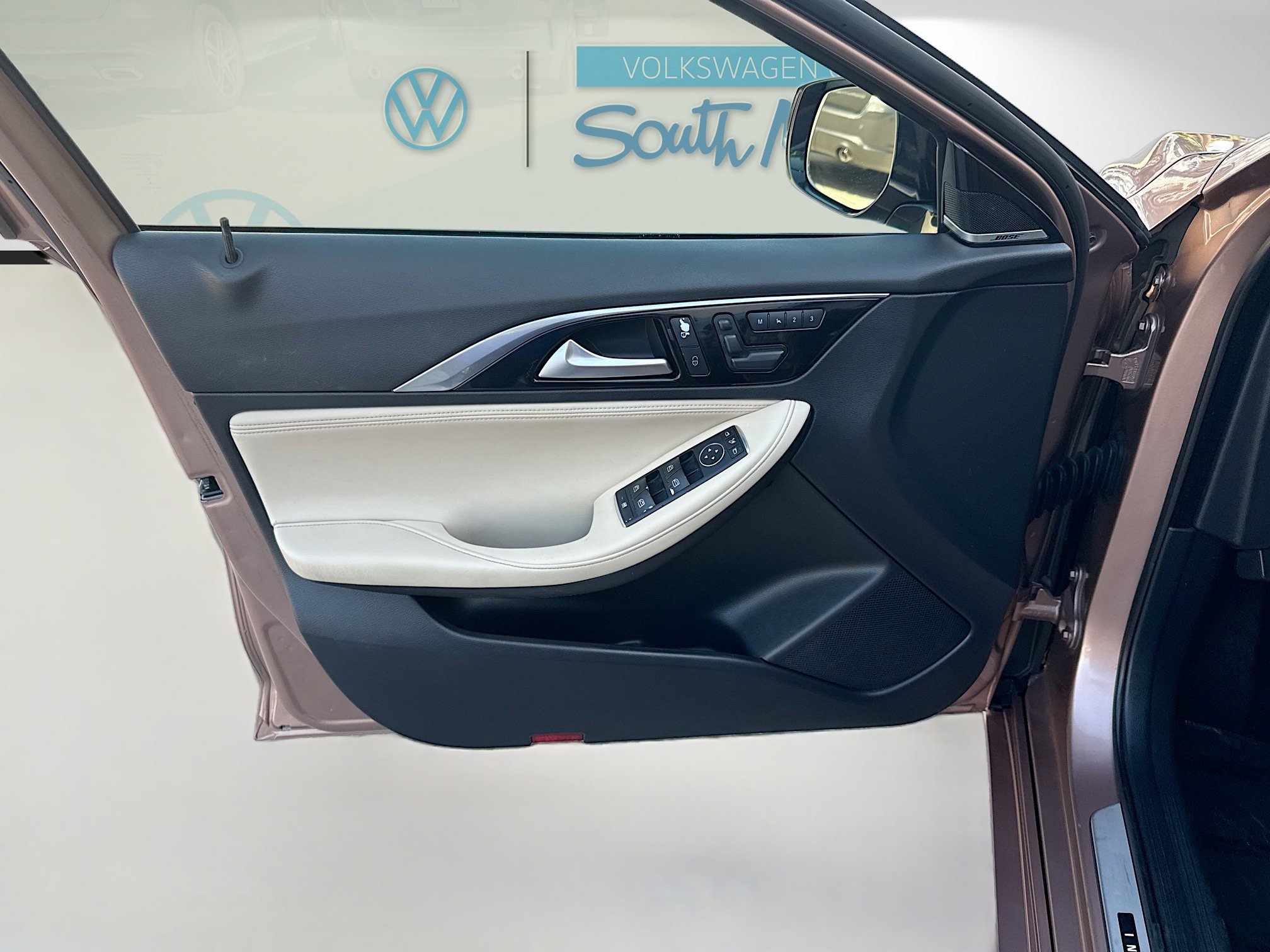 Used 2017 INFINITI QX30 Premium w/ Navigation Package image 19