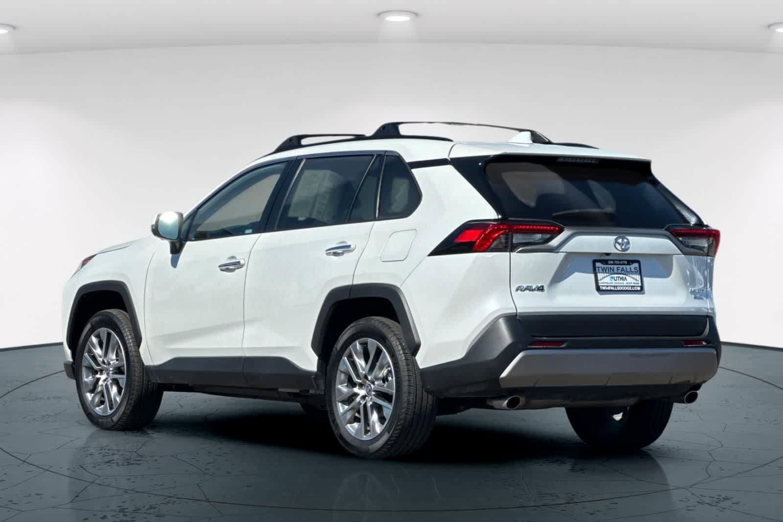 Used 2023 Toyota RAV4 Limited AWD/4WD image 8