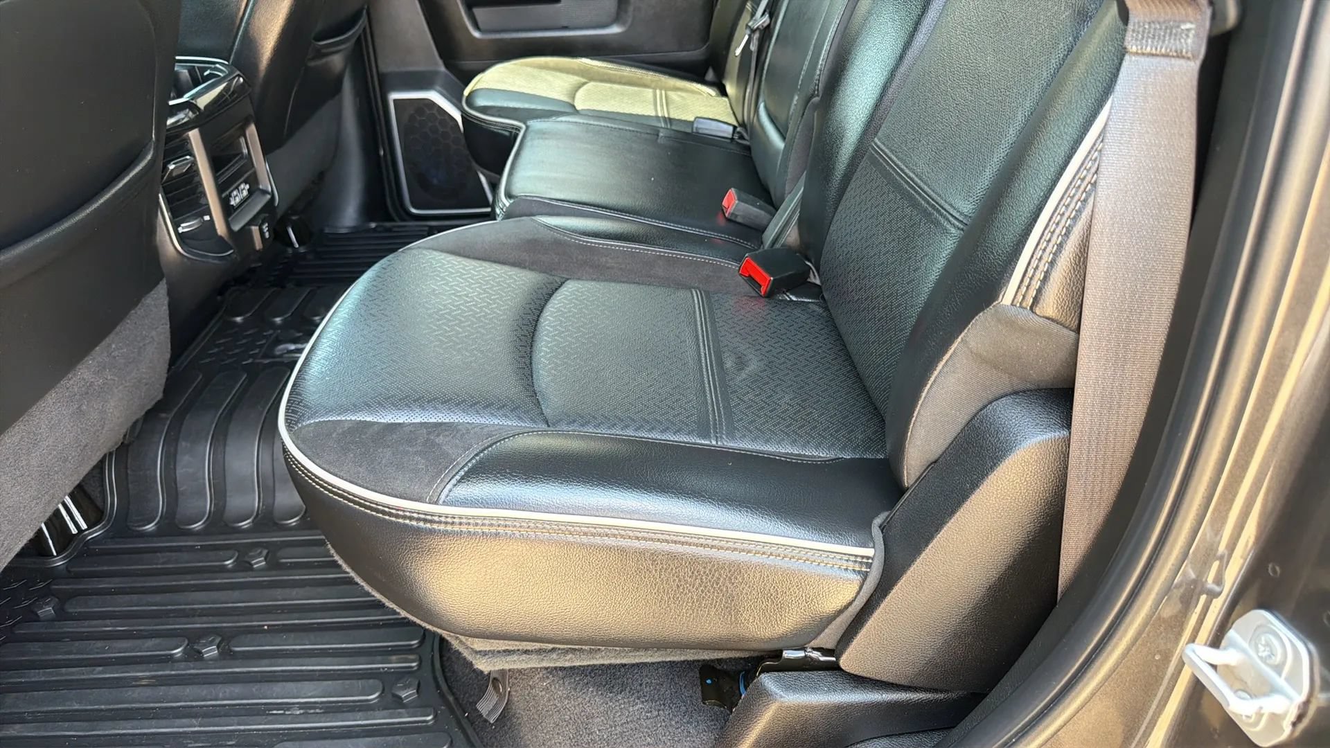 Used 2019 RAM 2500 Laramie AWD/4WD image 14