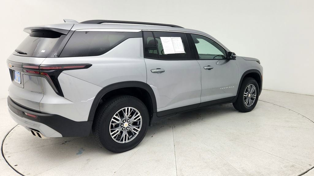 Certified 2025 Chevrolet Traverse LT w/ Driver Confidence Package image 8