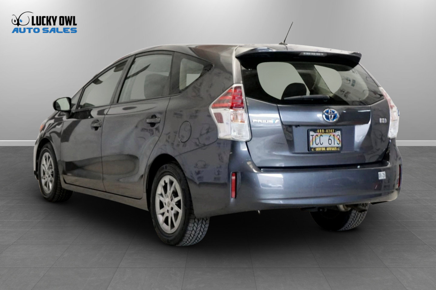 Used 2017 Toyota Prius V Two FWD image 5