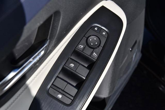 New 2026 Nissan Sentra SL image 9