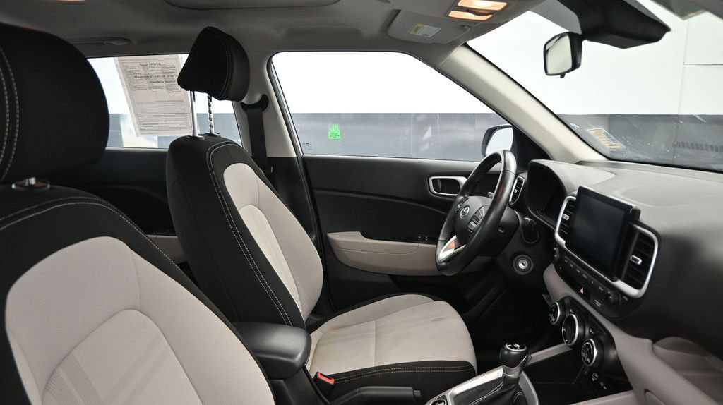Used 2023 Hyundai Venue SEL FWD image 10