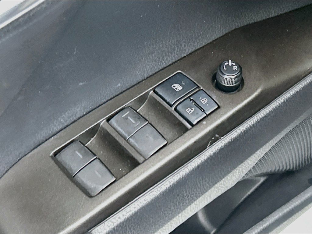 Used 2021 Toyota Camry SE w/ Carpet Mat Package (TMS) FWD image 21