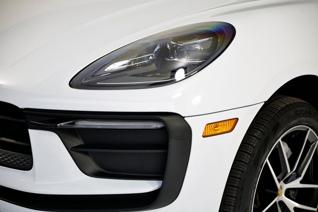 Certified 2025 Porsche Macan image 11
