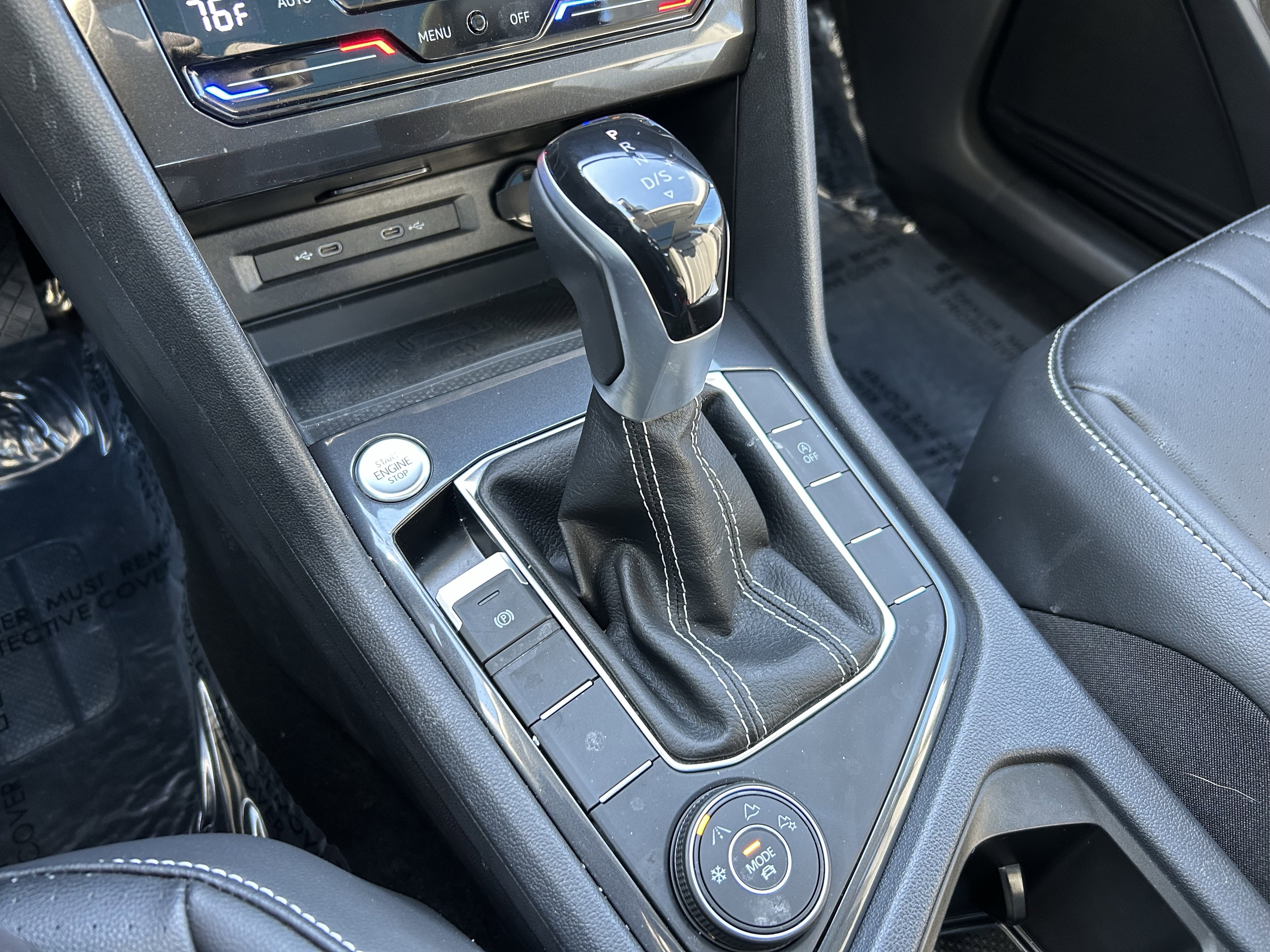 Used 2024 Volkswagen Tiguan SE w/ Panoramic Sunroof Package image 16