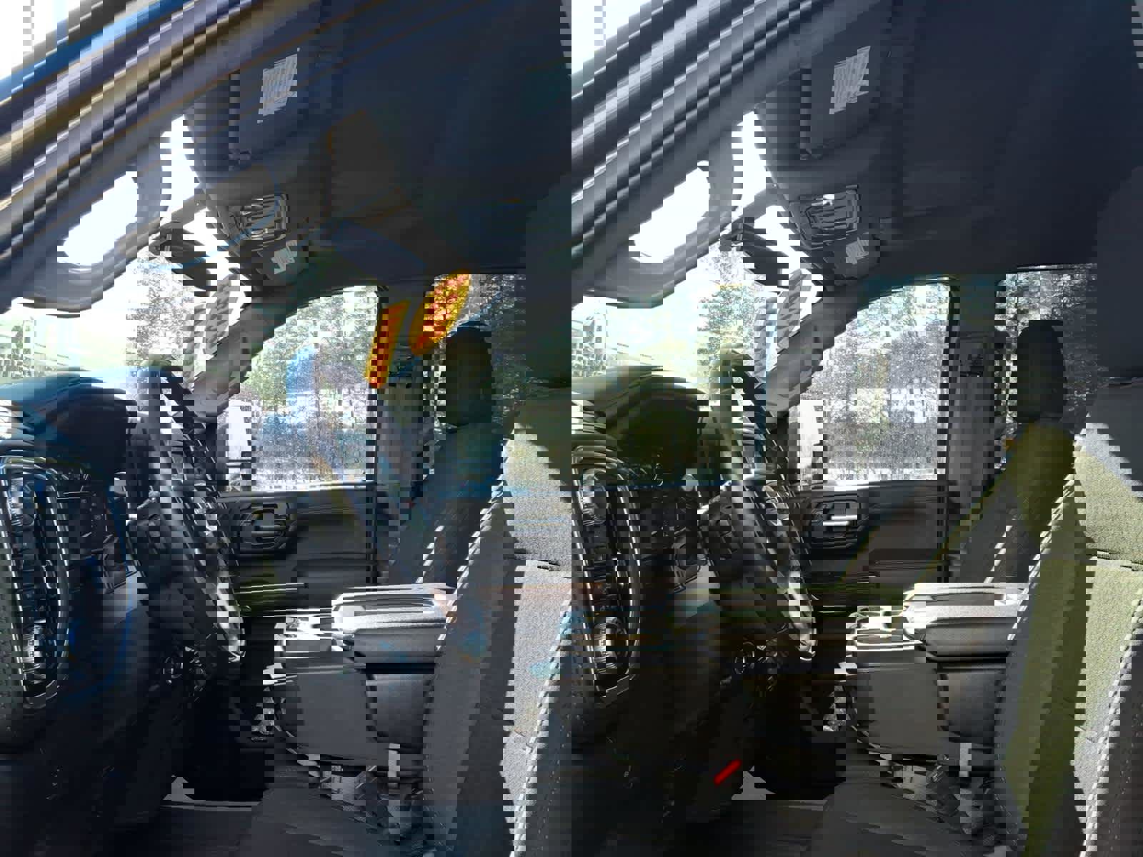 Used 2023 GMC Sierra 2500 SLE w/ SLE Convenience Package image 9