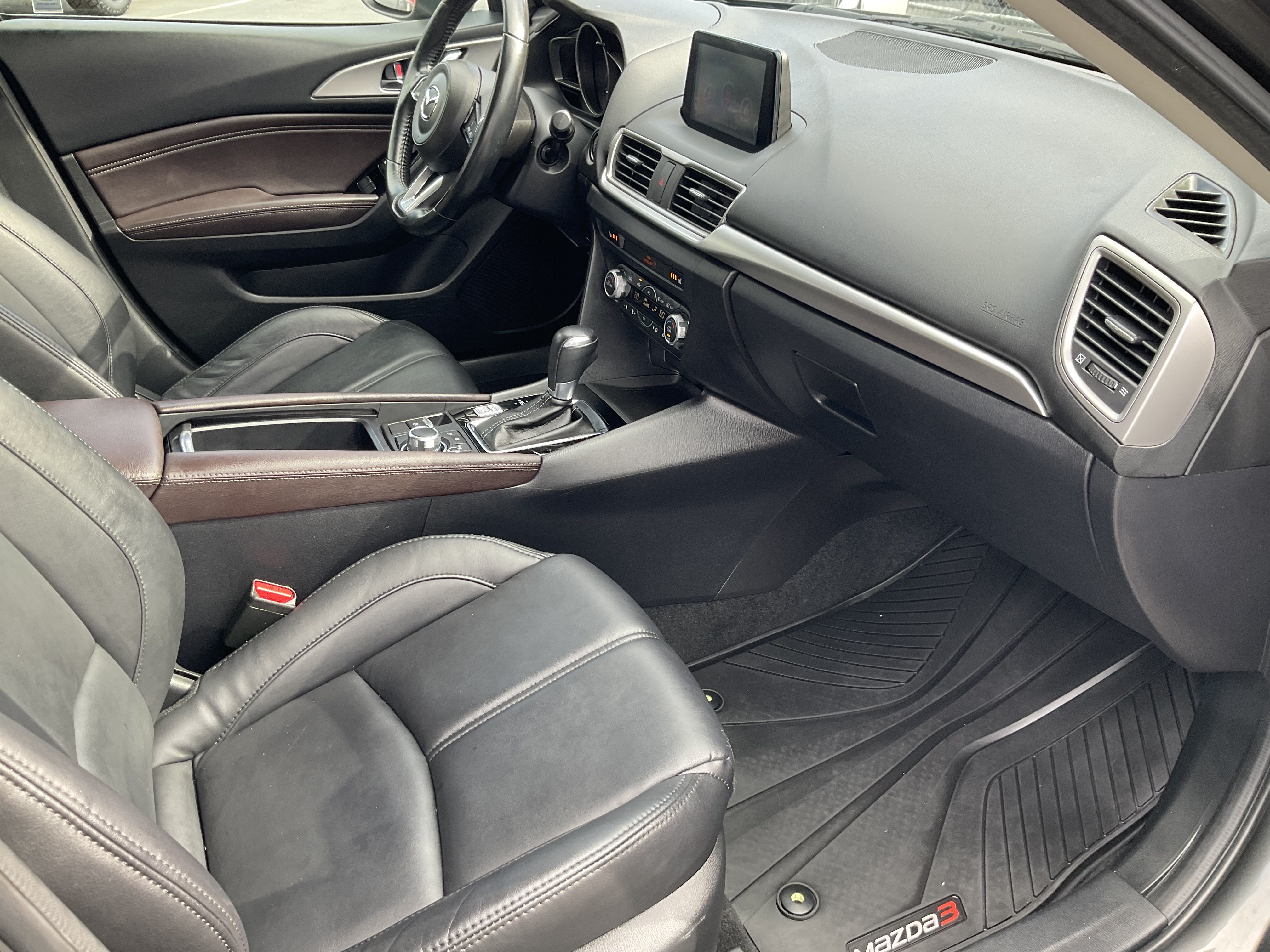 Used 2018 MAZDA MAZDA3 Touring FWD image 29
