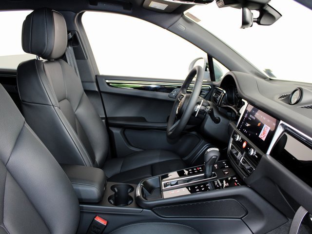 New 2025 Porsche Macan image 28