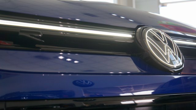 New 2025 Volkswagen Golf R Black Edition image 9